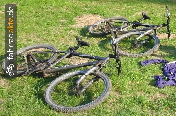 2 x Herren MTB (Bau/­Designgleich - zwei Größen)
