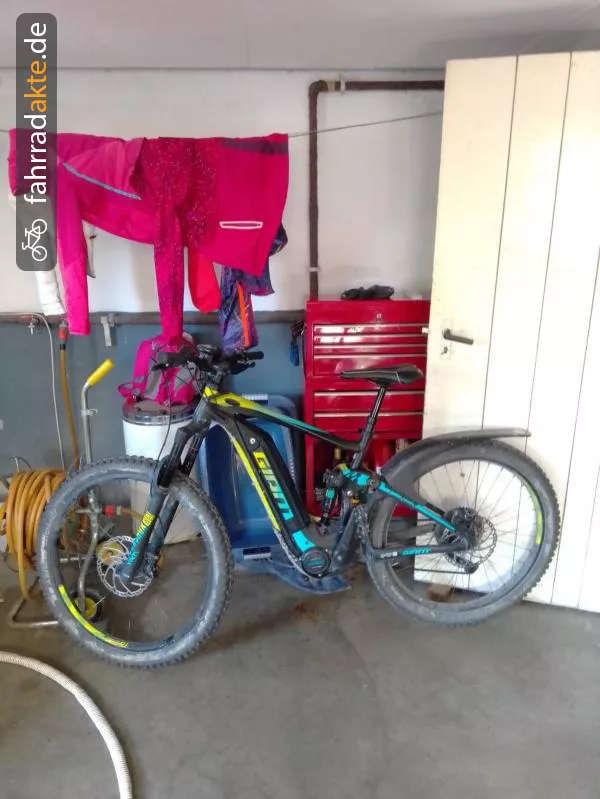 E-­Bike Fully Giant