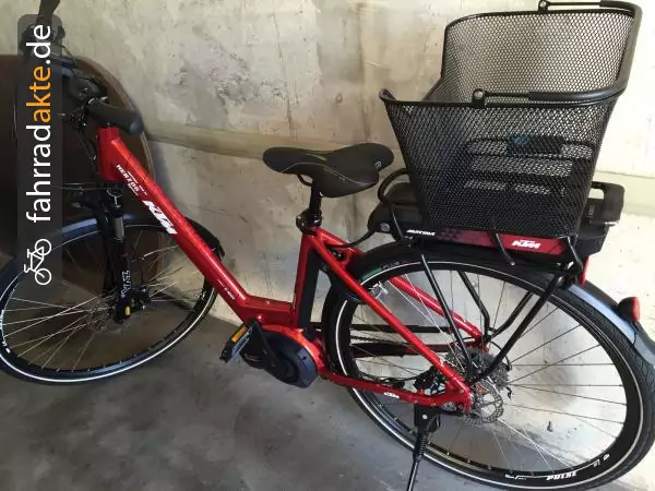 E-­Bike Lady Trekking