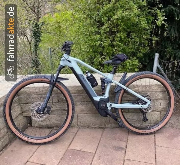 E-­Mountainbike Modell Cube Stereo Hybrid