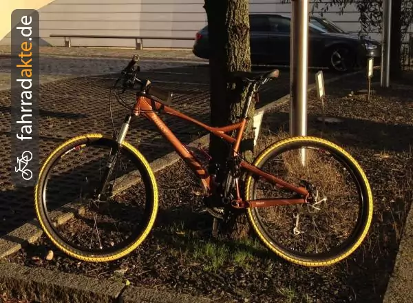 Full sus mountain bike (26")