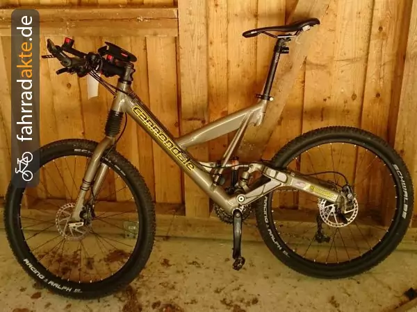 Mountainbike vollgefedert