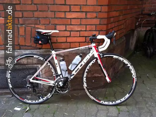 Rennrad Cube agree GTC Compact weiß/­schwarz/rot